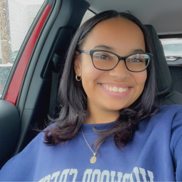 Meet your Posher, Siani - Picture 1 of 6